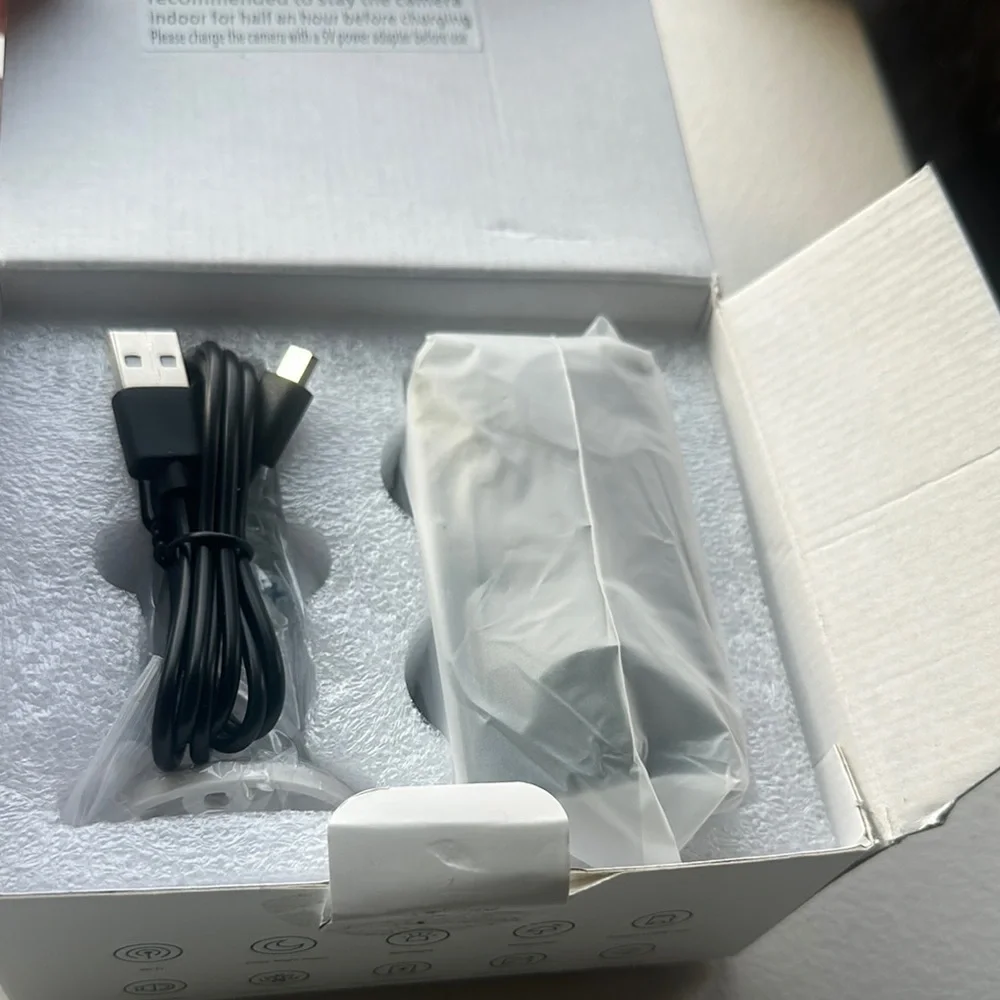 NEW Elemage Security Camera with Accessories - Picture 3 of 3